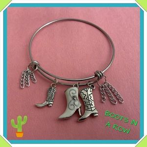 🆕 ✅ EXPANDABLE WIRE BRACELET BOOTS IN A ROW